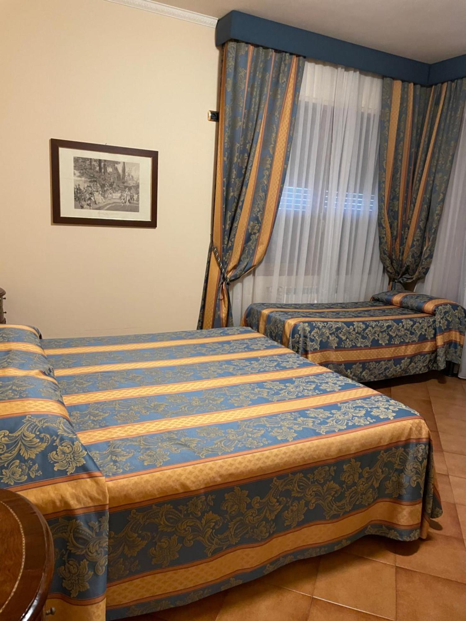 Hotel Mondial Rapallo Pokoj fotografie