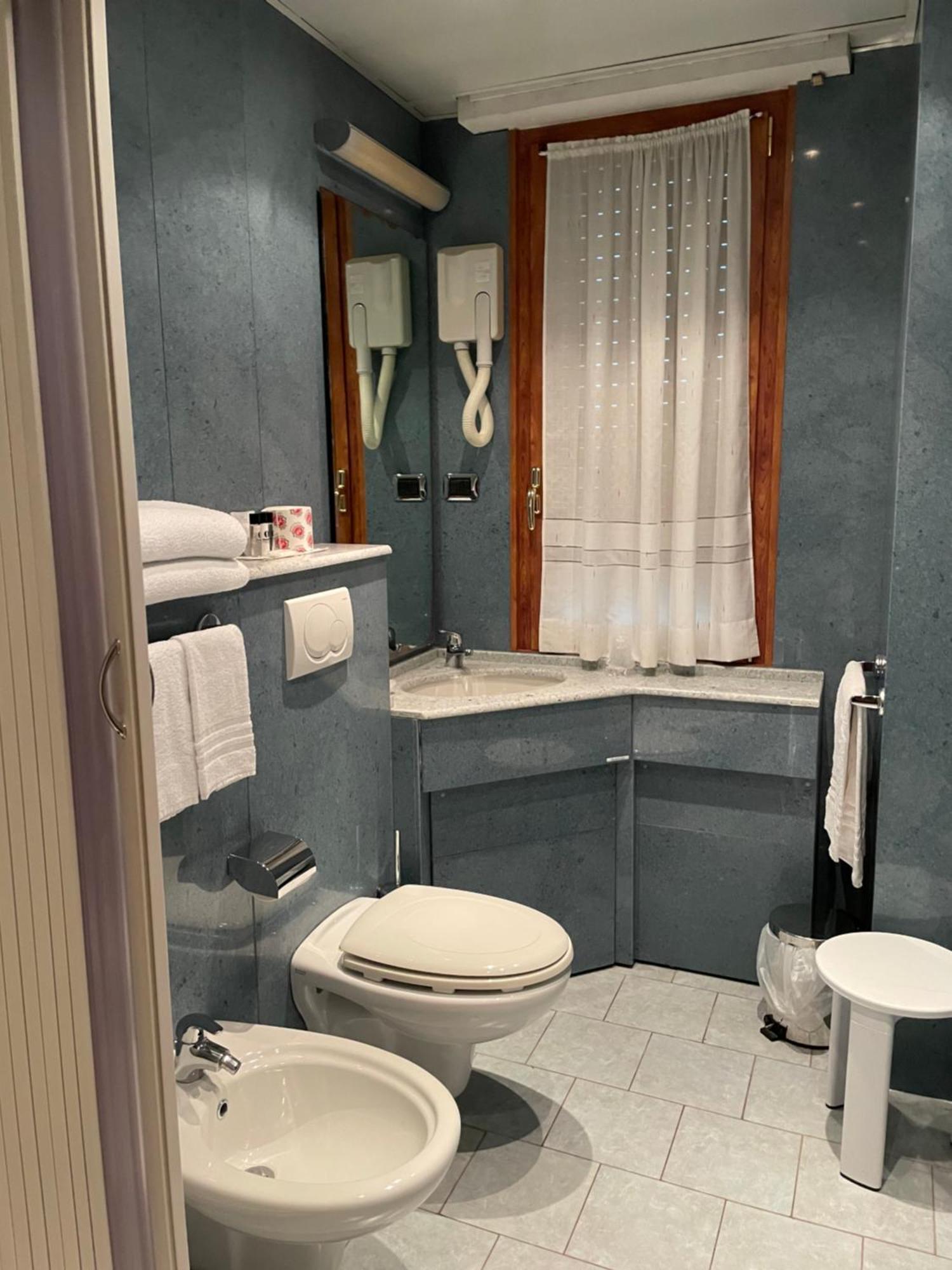 Hotel Mondial Rapallo Pokoj fotografie